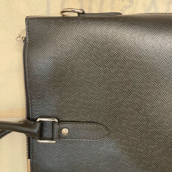Louis Vuitton Briefcase, Anton Taiga Leather - Picture 15 of 16